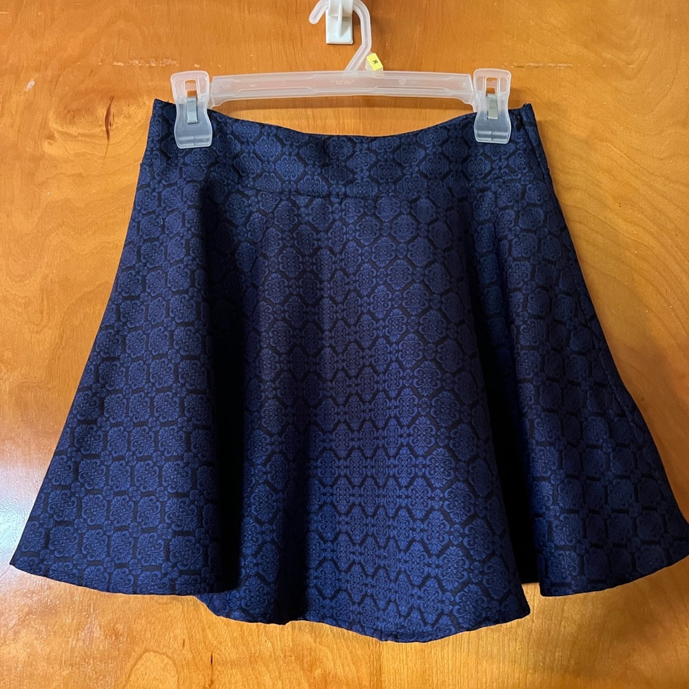 Medium swing skirt